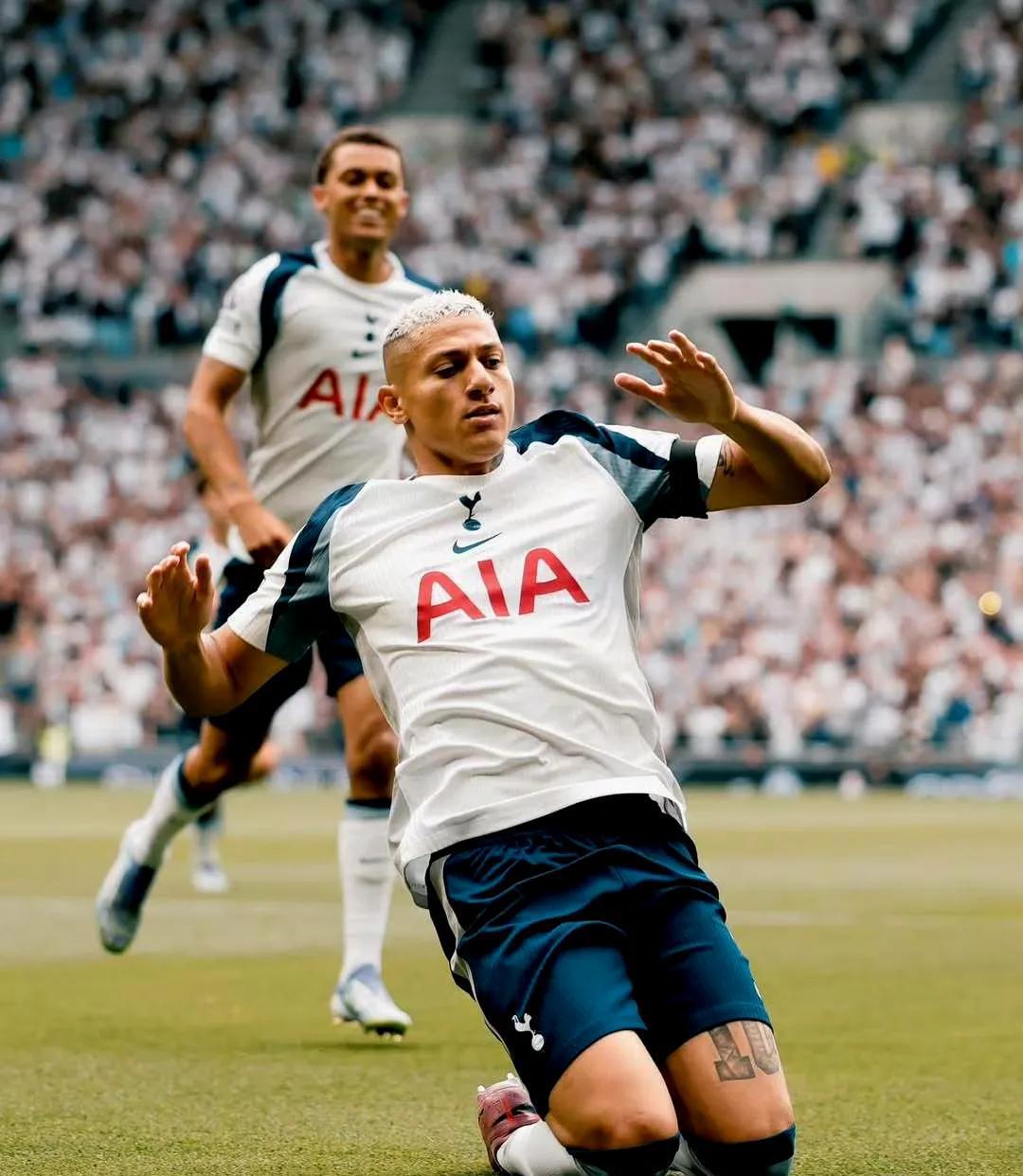 kaiyunapp-包含赛地聚焦：英超集结日热度飙升，布鲁克林篮网门线救险，球迷炸锅，阵容厚度经受考验的词条