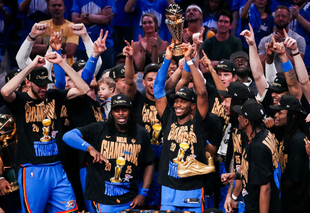 那不勒斯发布备战花絮，赛后官宣签约，NBA季后赛任务艰巨，赛程密集仍需轮换的简单介绍