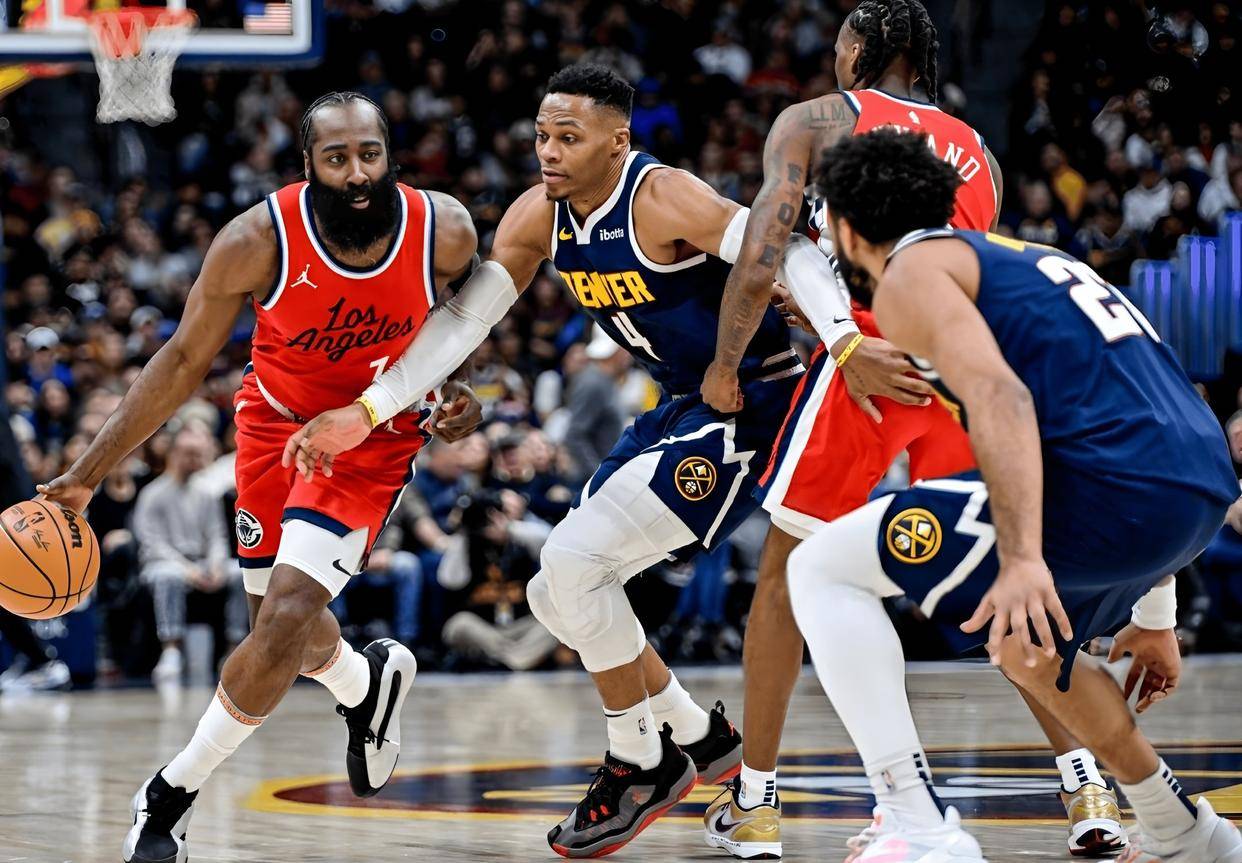 转会期洛杉矶快船备战NBA常规赛；门线救险细节曝光；管理层满意；球探报告显示潜力的简单介绍