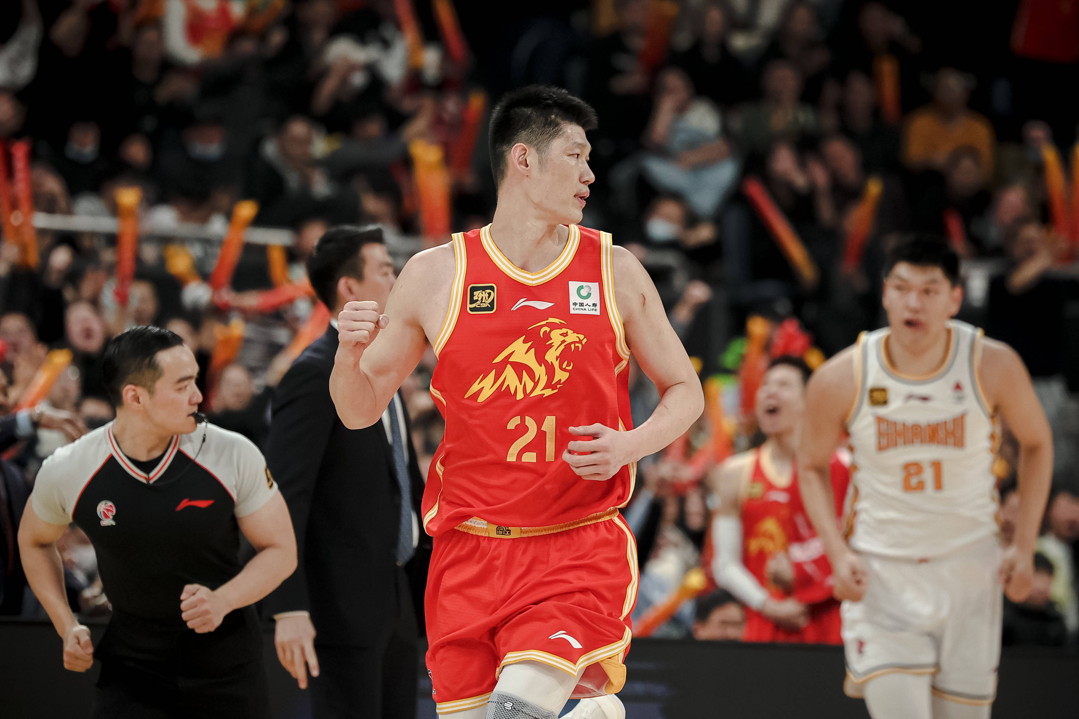 开云-包含风云突变巴塞罗那今夜主帅复盘，CBA常规赛版图或变，话题不断，阵容厚度经受考验的词条